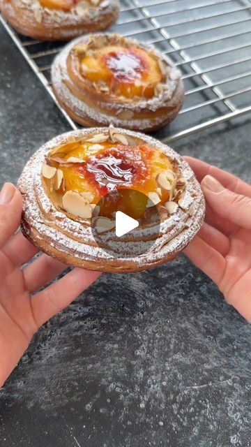 Peach Pastry Recipes, Breakfast Pastry Ideas, Danish Croissant, Pastry Dough Desserts, Natashas Baking, Peach Danish, Danish Dough Recipe, Croissant Ideas, Puff Pastry Danish