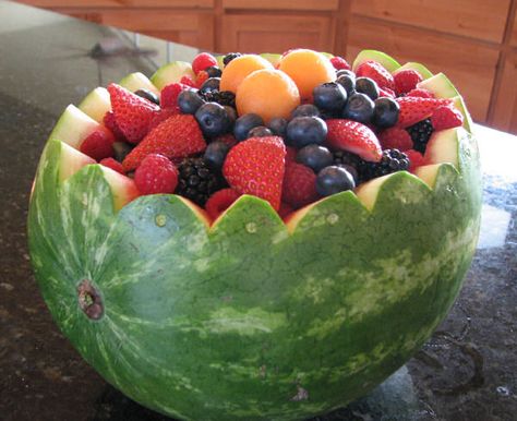 Watermelon Bowl Fruit Salad, Watermelon Boat, Fruit Basket Watermelon, Watermelon Fruit Bowls, Watermelon Fruit Salad, Watermelon Basket, Watermelon Bowl, Edible Bouquets, Fruit Fresh