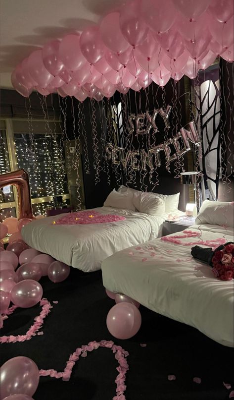 18th Birthday Airbnb, Pink Hotel Room Decorations, Baddie Birthday Decorations, 18th Birthday Outfit Ideas Winter, Decorated Airbnb For Birthday, 15tg Birthday Party Ideas, Hotel Birthday Decorations For Her, Sweet 16 Hotel Party Decoration, Black And Pink Theme Party