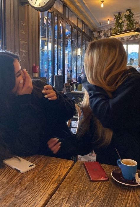 Dorothea Friendship, Blonde And Brunette Best Friends, Brunette Aesthetic, Blonde And Brunette, Girlfriend Goals, Me And Her, Second Love, Brunette To Blonde, Better Half