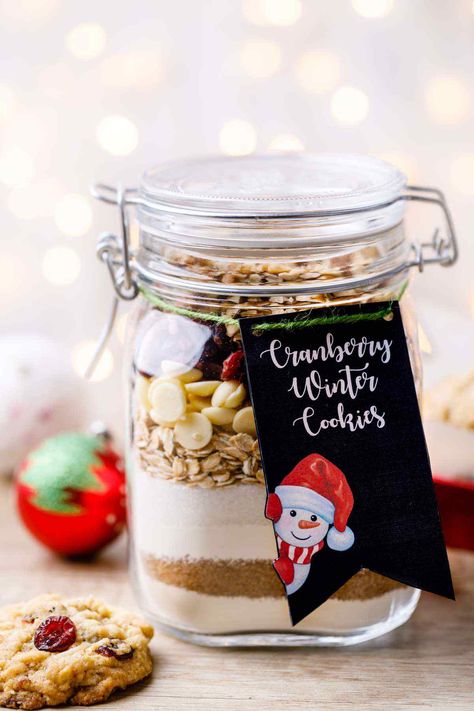 Cranberry Winter Christmas Cookies In a Jar - Miss Wish Mason Jar Cookies Christmas, Cookie Jar Decoration, Mason Jar Cookie Recipes, Mason Jar Gifts Recipes, Mason Jar Cookies Mix, Mason Jar Cookies, Christmas Cookie Jars, Oreo Cream, Cream Cheese Cookies