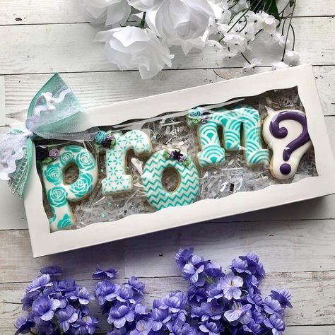 Promposal Cookies, Prom Cookies Decorated, Cookie Promposal, Prom Cookies, Promposal Ideas, School Cookies, S Cookies, Homecoming Court, Royal Icing Sugar