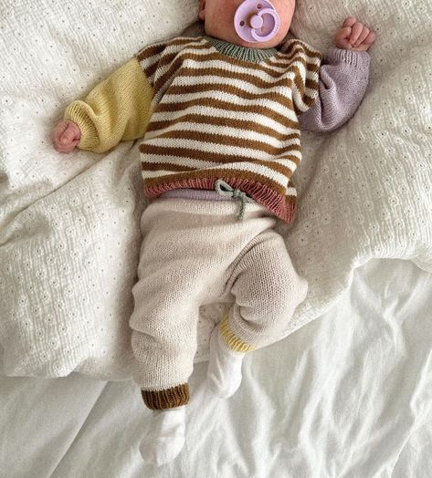 Viktoria Helene Grønn Giles | Ok, this might be the cutest ootd you will see today 🥹💘 #holgerbabyset #ootdknittersedition | Instagram Brooklyn Baby Aesthetic, Baby Boy Newborn Outfits, Newborn Baby Boy Outfits, Knit Baby Clothes, Bebe Clothing, Knitting Baby, Baby Ootd, Baby Closet, Baby Inspiration