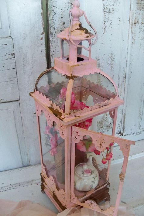 Pink ornate display Ornate Lantern, Pink Person, Pink Lantern, Rusty Pink, Shabby Chic Garden Decor, Muebles Shabby Chic, Large Lantern, Pink Shabby Chic, Chabby Chic