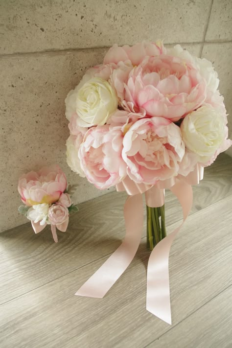 White Rose And Pink Peony Bouquet, Pink Peony Bouquet Wedding With Greenery, Light Pink Peony Bouquet, Peony Themed Wedding, Peony Bridal Bouquet Blush, Peonies And Roses Bouquet, Peony Wedding Decor, Pink Wedding Flowers Centerpiece, Pink Peony Bouquet Wedding