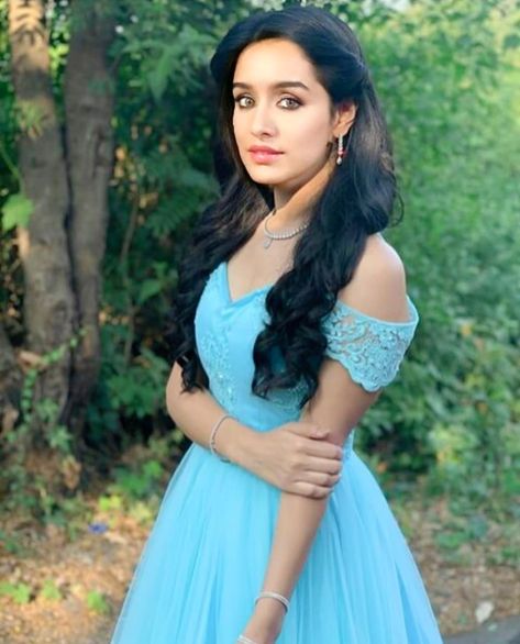 Cindrella 💙  #shraddhakapoor  Edit👉💕 @aakritidubey377 Mahima Makwana, Indian Bridal Sarees, Indian Fashion Saree, Teen Girl Dresses, Western Wear For Women, Bollywood Girls, Casual Tops For Women, Chic Woman, Desi Beauty