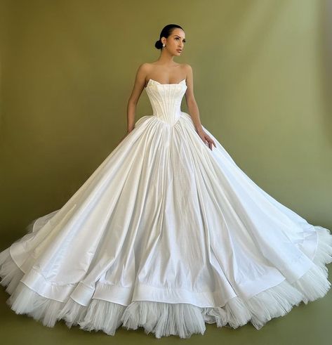 Real Wedding Dresses, Vera Wang Wedding Dress Aesthetic, Lia Stublla Wedding Dresses, Vera Wang Ball Gown, Silk Taffeta Wedding Dress, Drop Waisted Wedding Dress, Basket Waist Wedding Dress, Ballet Core Wedding Dress, Vera Wang Aesthetic