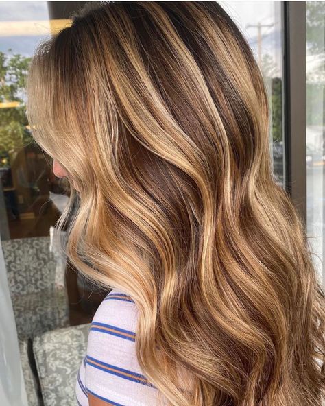 Hair Color Ideas Trendy, Unique Hair Color Ideas, Auburn Hair Dye, Unique Hair Color, Pralines And Cream, Fall Blonde Hair Color, Fall Blonde Hair, Honey Brown Hair, Hair Color Unique