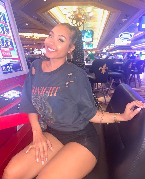 Parker McKenna Posey sur Instagram : Play for keeps. ❤️ | @fashionnova tee 💫 Parker Mckenna Posey, Play For Keeps, Parker Mckenna, Playing For Keeps, For Keeps, Feminine Art, People Sitting, New Face, Feminine Energy