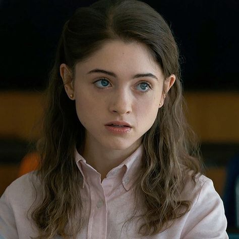 Nancy Wheeler Stranger Things, Stranger Things Season 1, Stranger Things Icon, 11 Stranger Things, Vogue Photoshoot, Natalia Dyer, Nancy Wheeler, Stranger Things Girl, Stranger Things Steve