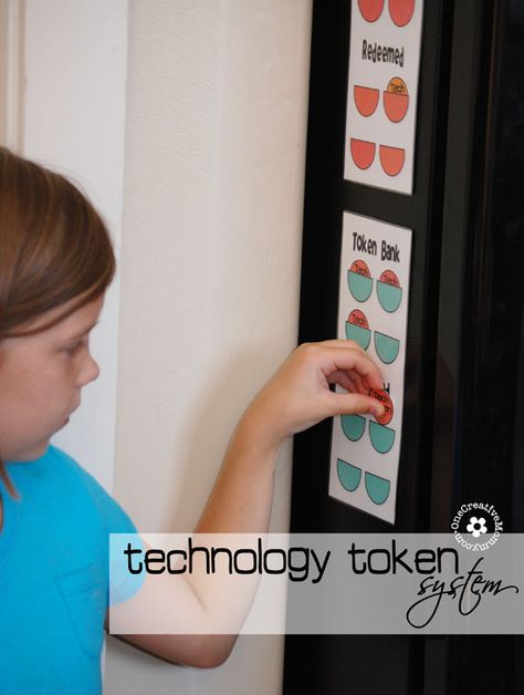 Technology Token System {Free Printable Token System for Controlling Time with Technology} OneCreativeMommy.com Token Chart Reward System, Video Game Time Limit Chart, Screen Time Reward System, Token System For Kids, Screen Time Tokens, Tv Tokens, Token Reward System, Child Discipline Chart, Reward System For Kids