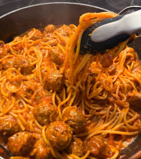 Easy One Pot Spaghetti and Meatballs (5-Ingredient Recipe) - 30 Minute Meal One Pot Meatball Pasta, One Pot Spaghetti And Meatballs, Spaghetti With Frozen Meatballs, Best Spaghetti And Meatball Recipes, Skillet Spaghetti And Meatballs, Spaghetti And Meatball Recipes, Pasta With Meatballs, Spaghetti With Meatballs, Spaghetti Meatball Recipes