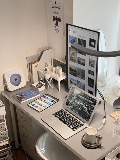 White Aesthetic Desk, Wood Desk Setup, Simple Desk Setup, Minimalist Desk Setup, Aesthetic Desk Setup, Laptop Stand For Desk, Dream Desk, Study Desk Decor, Aesthetic Desk