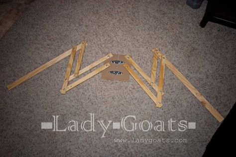 Lady Goats: Updated DIY Ender Dragon Costume - Articulating wings How To Make Retractable Wings, Retractable Wings Diy, Articulating Wings Diy, Enderdragon Costume, Ender Dragon Costume, Retractable Wings, Articulating Wings, Diy Sharpie Crafts, Bird Wings Costume