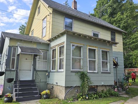 Small Suburban House Aesthetic, 1930s Home Exterior, Korean Home Exterior, 1950s House Exterior, 1950s Houses, Suburban Exterior, Small Town Houses, 1950s Architecture, Small Townhouse