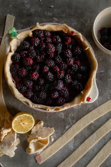 Bramble Patch Blackberry Pie: Summer Dessert Recipe Blackberry Pie Filling, Blackberry Filling, Relish Sauce, Brunch Cake, Blackberry Pie, Summer Sweets, Canning Jam, Country Summer, Family Restaurant