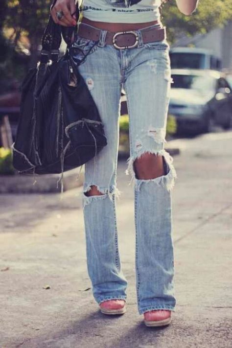 . Holy Jeans, Looks Jeans, Estilo Denim, Moda Jeans, Estilo Chic, Rock Revival Jeans, Cooler Look, Looks Street Style, Mode Inspo