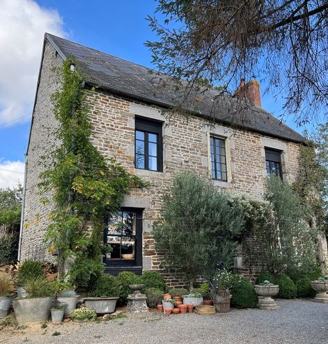 Attractive stone house for sale in Montsecret-Clairefougère, Normandy - This very stylish house has been tastefully renovated, offers 3 bedrooms and a 1150 m² garden. Price: €194,400 - Ref.A16536 #dreamhouse #forsale #leggettimmobilier #normandy #garden French Property, Stone House, The Quiet, House For Sale, Sale House, Property For Sale, Dream House, Wonder, Patio