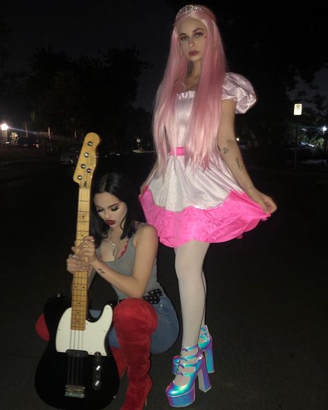 Princess Bubblegum Halloween, Princess Bubblegum Outfits, Princess Bubblegum Costumes, Marceline Costume, Marceline Outfits, Princess Bubblegum Cosplay, Marceline Cosplay, Marceline And Princess Bubblegum, Horror Halloween Costumes