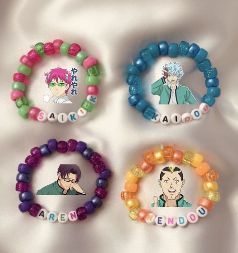 Diy Anime Jewelry, Anime Bracelets Ideas, Saiki K Bracelet, Kandi Bracelets Anime, Jjk Bracelet, Anime Bracelet Ideas, Anime Bead Bracelet, Saikik Anime, Anime Inspired Jewelry