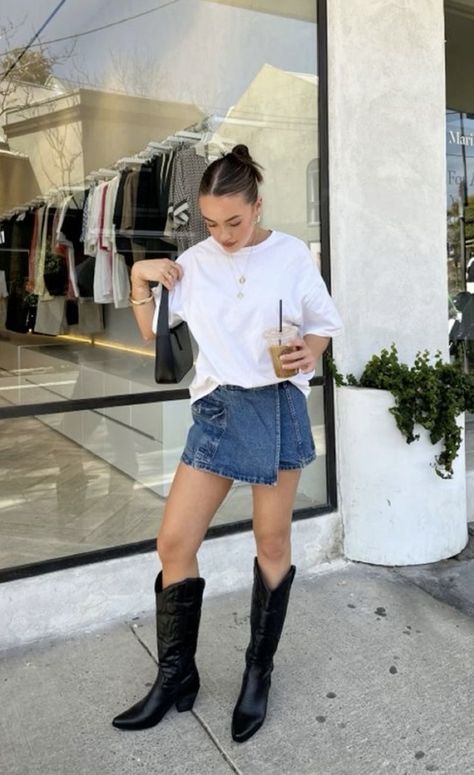 Cowboy Looks For Women Outfits, Fall Outfits Texas, Festival Outfit Cowboy Boots, Cdmx Outfit Ideas, City Holiday Outfits, Austin Tx Outfits, Festival Outfit 2024, Bogota Outfit, Texas Summer Outfits