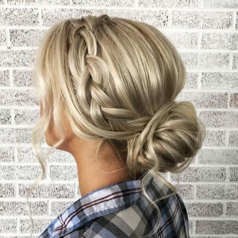 Quick Loose Side Braid and Bun Updo Cute Quick And Easy Hairstyles, Loose Side Braid, Twisty Hairstyles, Easy Braided Updo, Loose Side Braids, Loose Braid, Quick And Easy Hairstyles, Easy Work Hairstyles, Side Bun Hairstyles