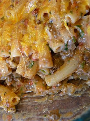 Rachael Ray's Southwestern Chili Con Queso Pasta Bake. Looks Yummy! Queso Pasta, Southwestern Chili, Rachel Ray, Think Food, Rachael Ray, Pasta Bake, Spaghetti Squash, Tex Mex, Tortellini