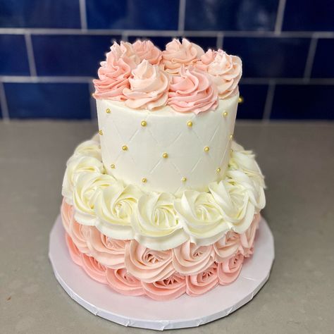 Pink Gold And White Birthday Cake, Pink Gold And White Cake Ideas, Light Pink And White Birthday Cake, Birthday Cake Light Pink, Rose Gold Pink And White Birthday Cake, Red Carpet Birthday Cake, Cake Frosting Designs, Happy Marriage Anniversary Cake, Marriage Anniversary Cake