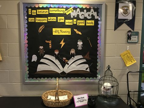 Harry Potter Bulletin Board Books Turn Muggles Into Wizards, Harry Potter Classroom Bulletin Boards, Harry Potter Bulletin Board Elementary, Harry Potter Library Display, Ravenclaw Classroom, Harry Potter Classroom Theme Elementary, Classroom Harry Potter, Meet Your Ra, Harry Potter Bulletin Board