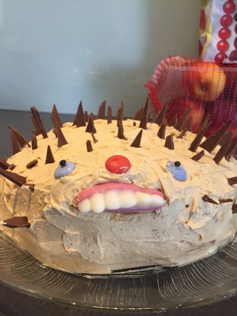 Ugly hedgehog cake 2 🦔 Ugly Hedgehog Cake, Ugly Cakes Fail, Bad Cakes Fails, Ugly Cake Prank, Ugly Cakes Funny, Tiktok Birthday Cake, Cake Prank, Cake Ugly, Funky Cakes