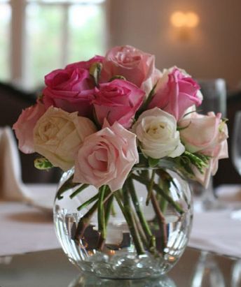 SC022 Wedding Flowers Lavender, Simple Table Decorations, Lavender Wedding Flowers, Flowers Lavender, Low Centerpieces, Tropical Wedding Flowers, Rose Centerpieces, Centerpieces Wedding, Flowers Vase