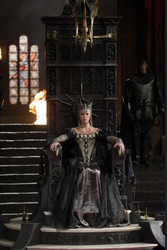 Snow White and the Huntsman full Charlize Theron on throne Huntsman Movie, Snow White Huntsman, Ravenna Snow White, Snowwhite And The Huntsman, Queen Ravenna, Snow White And The Huntsman, Colleen Atwood, The Huntsman, Evil Queens