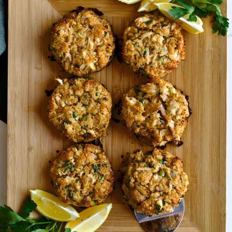 Easy Crab Cakes, Sausage Dip Recipe, Vegetarian Quiche Recipes, Crab Cakes Easy, Maryland Style Crab Cakes, Crab Cakes Recipe, Spice Cookie Recipes, Jumbo Lump Crab, Mini Crab Cakes