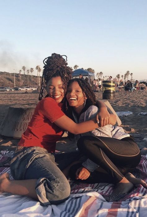 Chloe Halle, Chloe And Halle, Star Outfit, Gamer Party, Chloe Bailey, Beautiful Locs, Chloe X Halle, Black Sisters, Halle Bailey