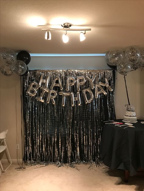 Fondo fotos sala 16 Birthday Party Backdrop, Guy Birthday Backdrop, Back Drop Birthday Ideas, Sweet 16 Birthday Centerpieces, 21st Birthday Ideas Backdrop, Black And Silver 40th Birthday Ideas, Black And Silver 30th Birthday Party, Black 25th Birthday Party Ideas, Black And Silver Decorations Party Ideas