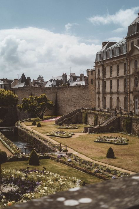 A Guide to the Best Things to do in Vannes Vannes France, Port Area, Medieval Architecture, Tourist Office, St Pierre, Photography Guide, Weekend Breaks, Local Area, Historical Architecture