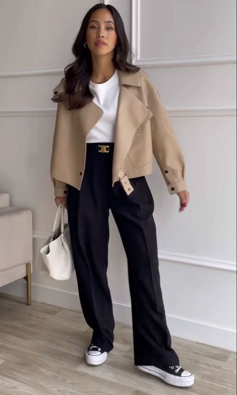 Beige Black White Outfit, Ivory And Black Outfit, Summer Lunch Outfits Friends Casual, March Outfits Casual 2024, Office Trendy Outfit, Work Autumn Outfits Women, Smart Casual Outfit Jeans, Business Casual Fall 2024, November Work Outfits