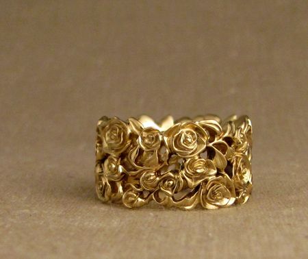 New Ring Designs Gold, Ladies Gold Rings, Stone Ring Design, Gold Rings Fashion, Gold Rings Jewelry, Gold Ring Designs, Gold Bangles Design, Bridal Gold Jewellery Designs, Ladies Diamond Rings