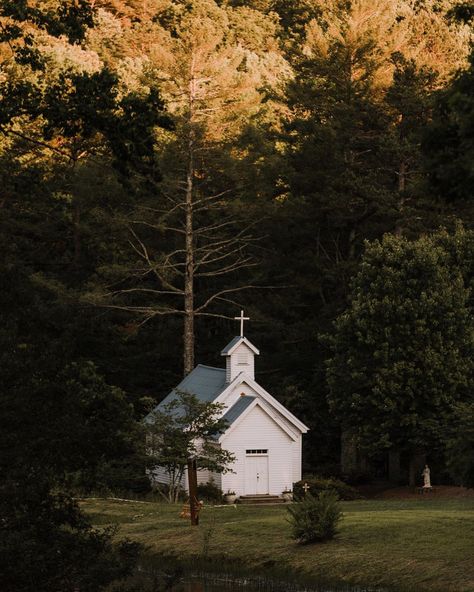 Hymn Aesthetic, Christian Country Aesthetic, Church Asthetic Picture, Old Church Aesthetic, Christian Church Aesthetic, Casey Core, Abbie Core, Casey Johnson, Worship Aesthetic