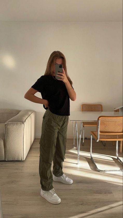 Cargo Pants Ootd, Zara Outfit Ideas, Oufits Casual, Uni Outfits, Causal Outfits, Easy Trendy Outfits, Mode Ootd, Stockholm Fashion, Pantalon Cargo