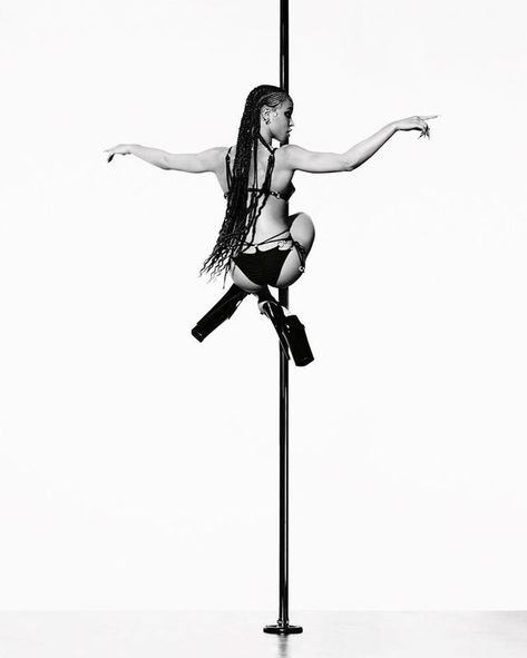 Pole Poses Photo Shoots, Pole Fitness Moves, Dancer Lifestyle, Pole Moves, Pole Tricks, Pole Art, Pole Dancing Fitness, Fka Twigs, Pole Dance Moves