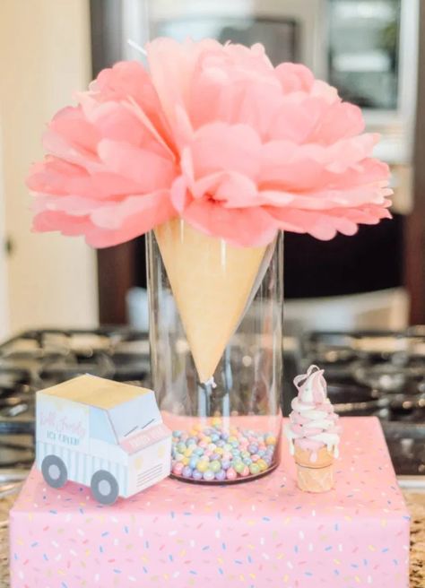 Ice Cream 1st Birthday Party, Ice Cream 1st Birthday, Ice Cream Themed Birthday Party, Ice Cream Themed Birthday, Ice Cream Birthday Party Theme, 4de Verjaardag, Ice Cream Party Decorations, Ice Cream Sundae Bar, Ice Cream Birthday Party