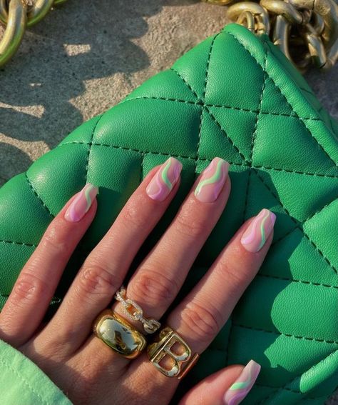 Unghie estive 2021 💛 idee originali per manicure semplici da realizzare Dark Pink Nails, Fake Nails White, Santa Nails, Tapered Square Nails, Christmas Gel, Milky Nails, October Nails, Winter Nails Acrylic, Nagel Tips