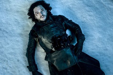 5 Reasons Why Jon Snow Will Probably Return to Game of Thrones | Vanity Fair Oh please let this be true!! Jon Snow Dead, Game Of Thrones Photos, Game Of Thrones Comic, Eddard Stark, Ned Stark, John Snow, Kit Harrington, Fire And Blood, Fan Theories