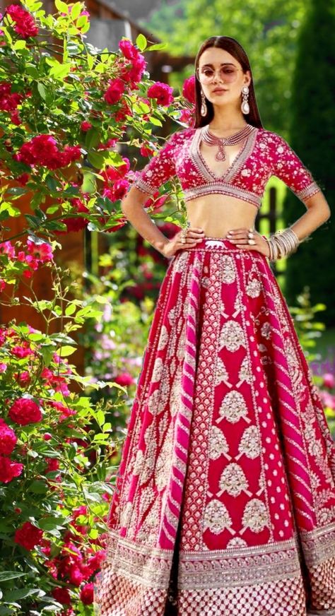 Patola Ghagra Choli, Different Kali Lehenga, Lehenga Kali Design, Kali Design, Banarasi Lehenga, Half Saree Lehenga, Wedding Lehenga Designs, Lehenga Designs Simple, Indian Bride Outfits