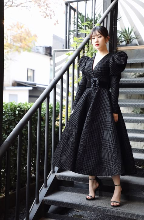 Amy sun ( you are so sweet chinese drama ) Trendy Wedding Guest Outfit Indian, 70 Dresses, Types Of Design, Dress Up Ideas, 50 Dress, Fancy Clothes, Long Skirt Outfits, Classy Dress Outfits, فستان سهرة