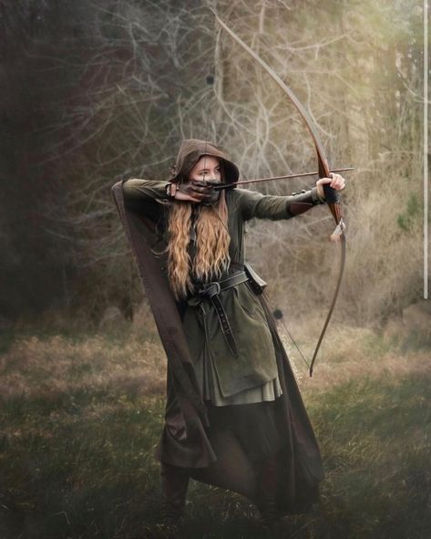 Robin Hood Costume Female, Female Archer Aesthetic, Forest People Character Inspiration, Larp Photography, Female Ranger Aesthetic, Medieval Archer Woman, Archer Outfit Female, Ranger Costume, Medieval Ranger