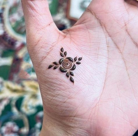 henna henna designs henna tattoo henna tattoos henna design henna tattoo designs hennas henna hand henna tattoo design Brides Mehndi, Sun Henna, Henna Tattoo Design, Small Henna Designs, Finger Mehndi, Short Mehndi Design, Small Henna, Simple Arabic Mehndi Designs, Floral Henna Designs