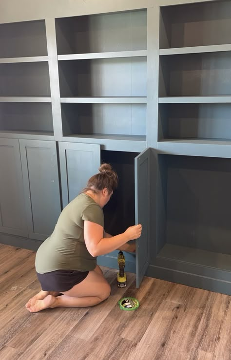 Bookshelves With Cupboards Underneath, Ikea Library Wall, Bookshelves Ideas Living Room, Ikea Library, Built In Hack, Billy Hack, Build A Library, Ikea Book, Billy Ikea