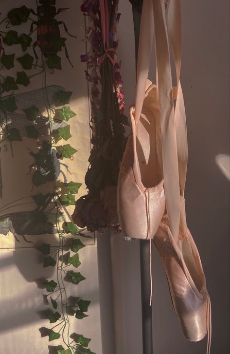 Small Cottage Room, Viviana Core, Ballet Flowers, Hart Aesthetic, Ballet Bedroom, Ballet Core Aesthetic, Aesthetic Balletcore, Ballet Academia, Different Types Of Aesthetics